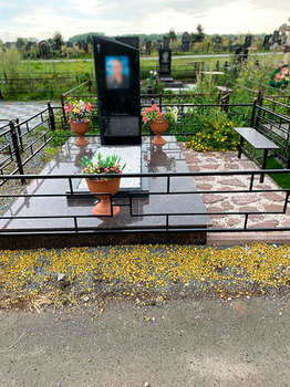 Памятник Гранит
